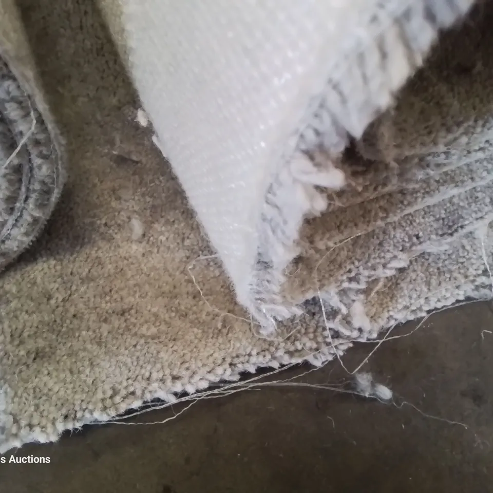 ROLL OF QUALITY LINGDALE ELITE AYSGARTH CARPET APPROXIMATELY 4M × 3.52M