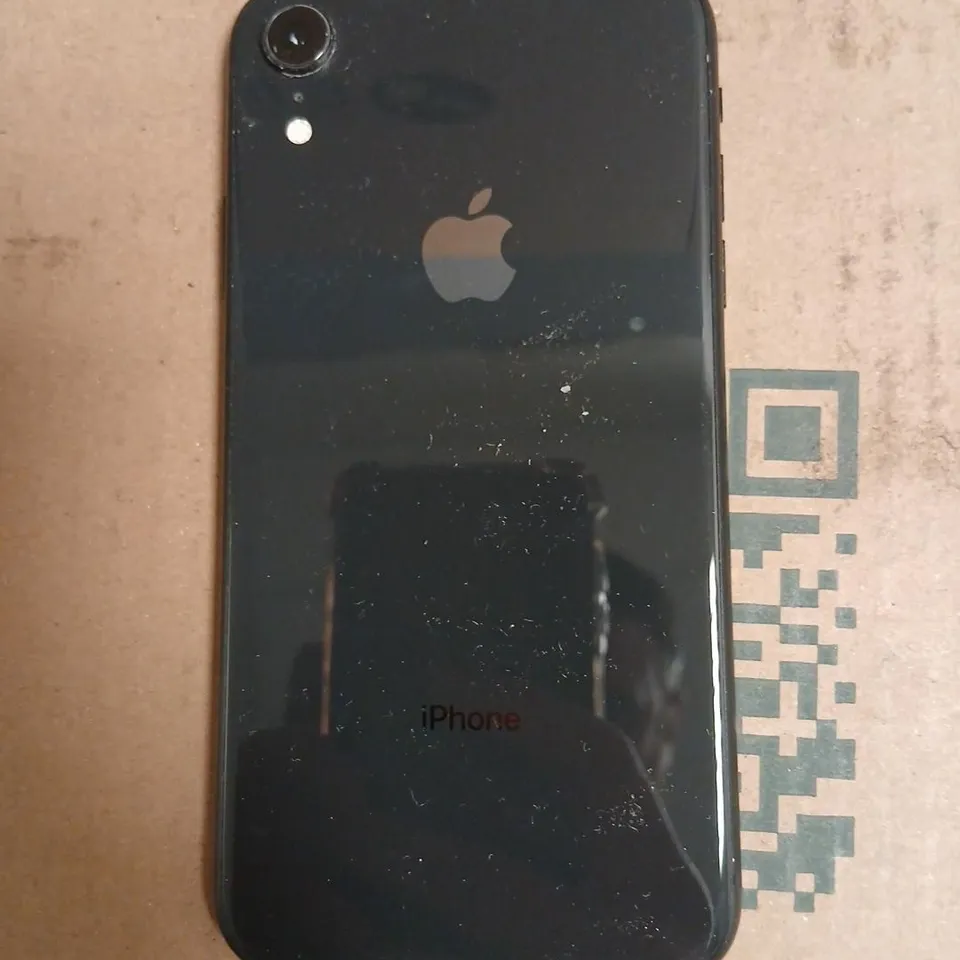 APPLE IPHONE (BLACK) SMARTPHONE – GLASS BACK, SINGLE REAR CAMERA