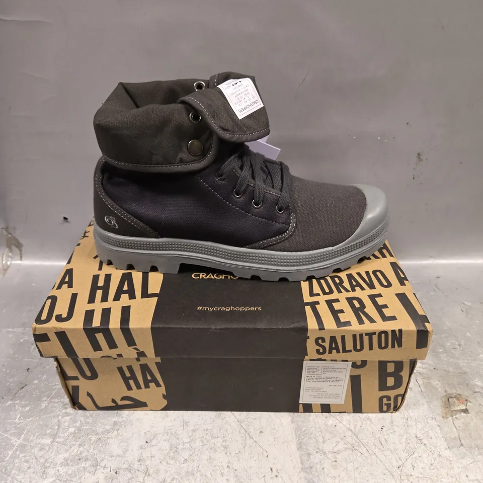 BOXED PAIR OF CRAGHOPPERS MESA HI BOOTS - 7