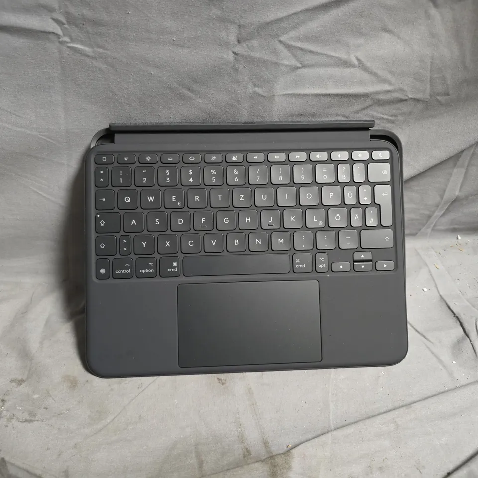 5 X LOGITECH COMBO TOUCH KEYBOARD CASE WITH TRACKPAD FOR IPAD PRO 11-INCH (M4) – DARK GREY – BOXED. NON UK PRODUCT VERSIONS