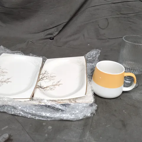 LOT OF APPROXIMATELY 20 ASSORTED POTTERY ITEMS TO INCLUDE MUGS, DRINKING GLASS AND DINNER PLATES
