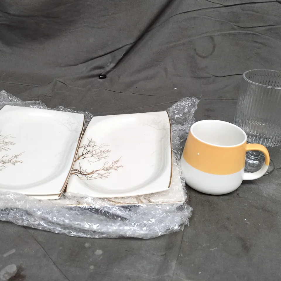 LOT OF APPROXIMATELY 20 ASSORTED POTTERY ITEMS TO INCLUDE MUGS, DRINKING GLASS AND DINNER PLATES