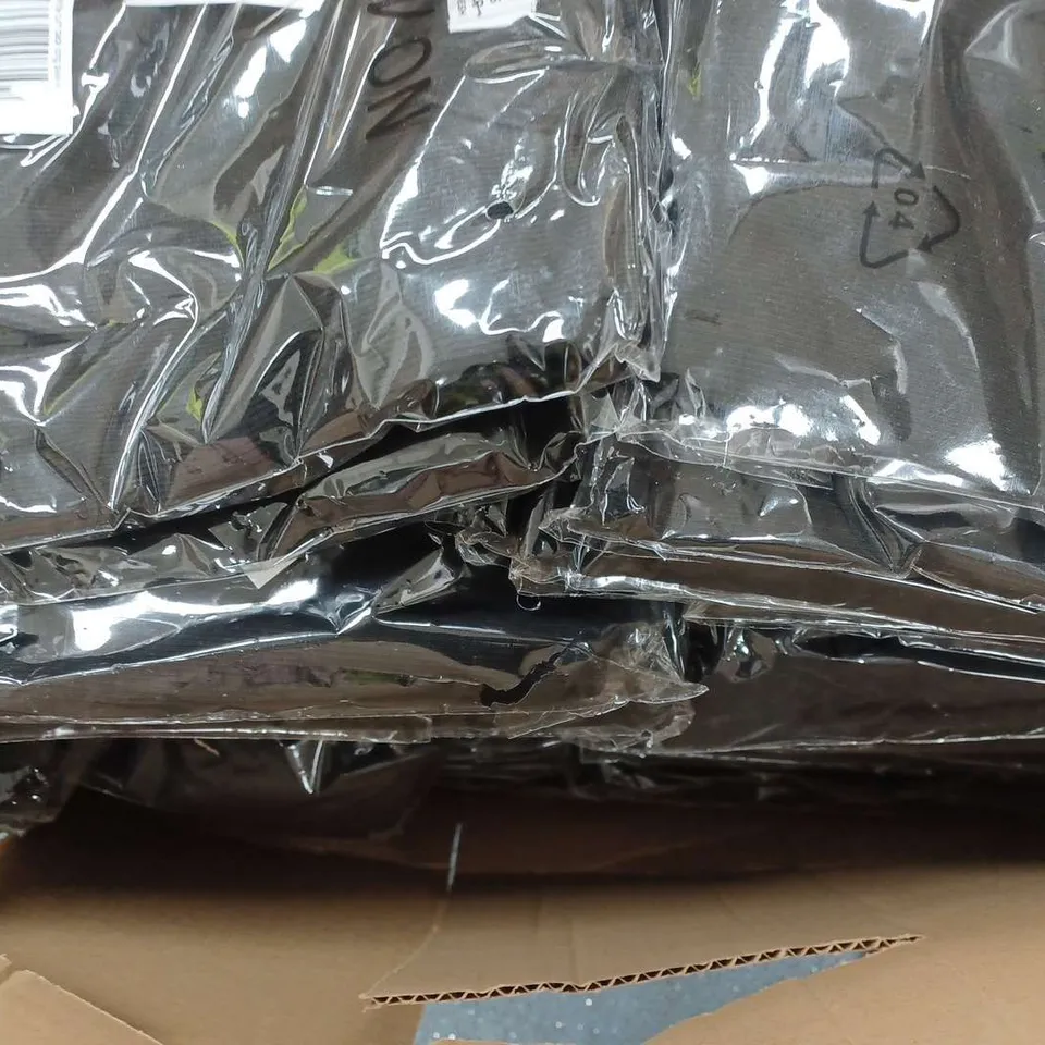 PALLET OF APPROX 16  ASSORTED CLOTHING ITEMS IN VARIOUS SIZES & COLOURS TO INCLUDE - T-SHIRTS , TIGHTS , ROBE 