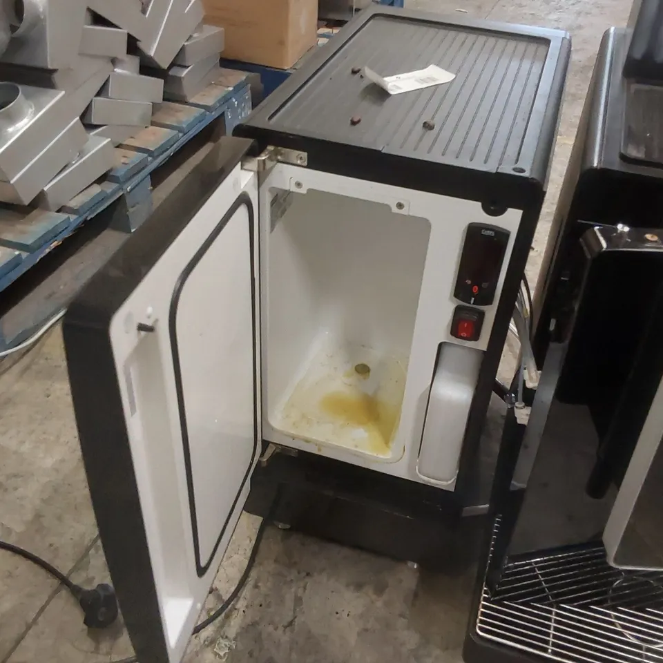 FRANKE A600 COMMERCIAL COFFEE MACHINE WITH MILK CHILLER