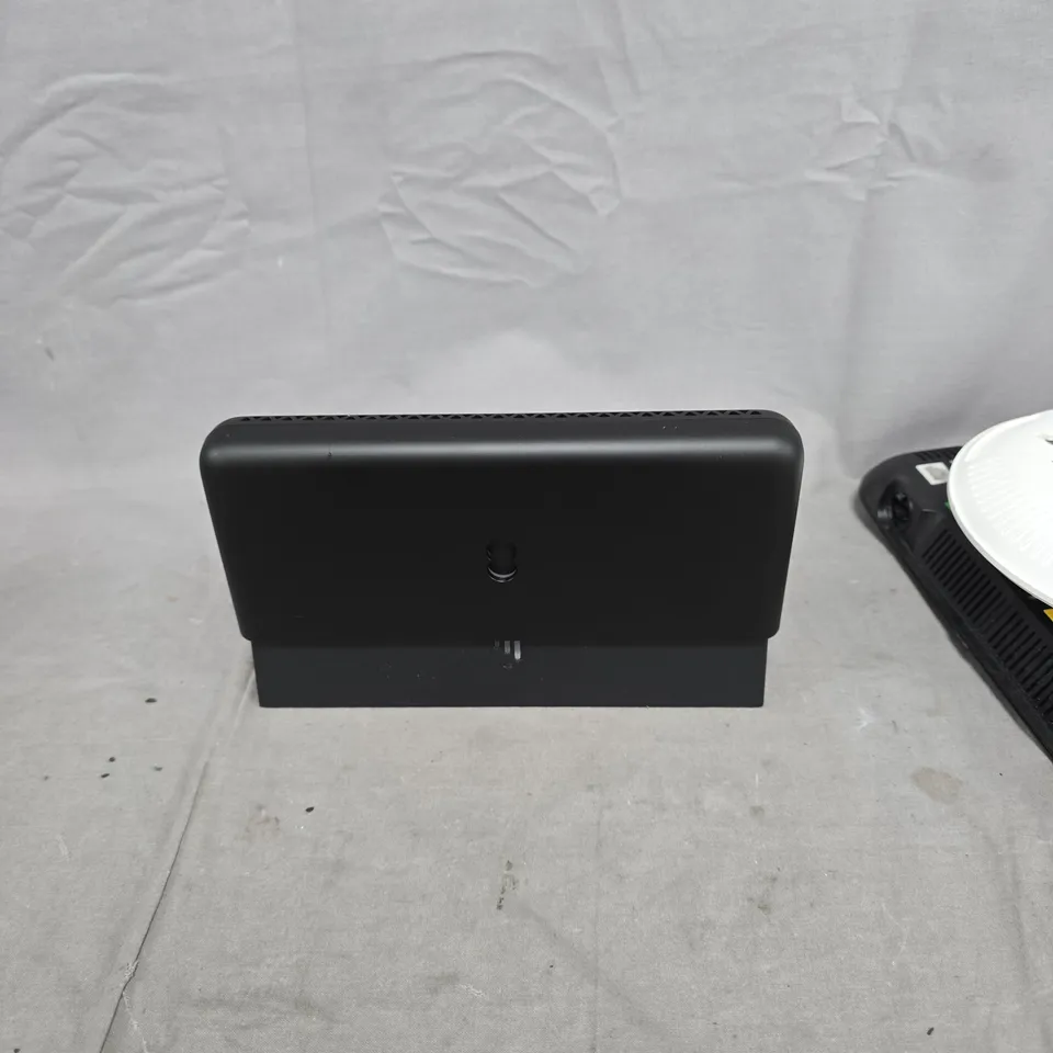 BOX OF APPROXIMATELY 20 HOUSEHOLD/ELECTRICAL ITEMS TO INCLUDE: SMART HUB, EE ROUTER AND BT ROUTER