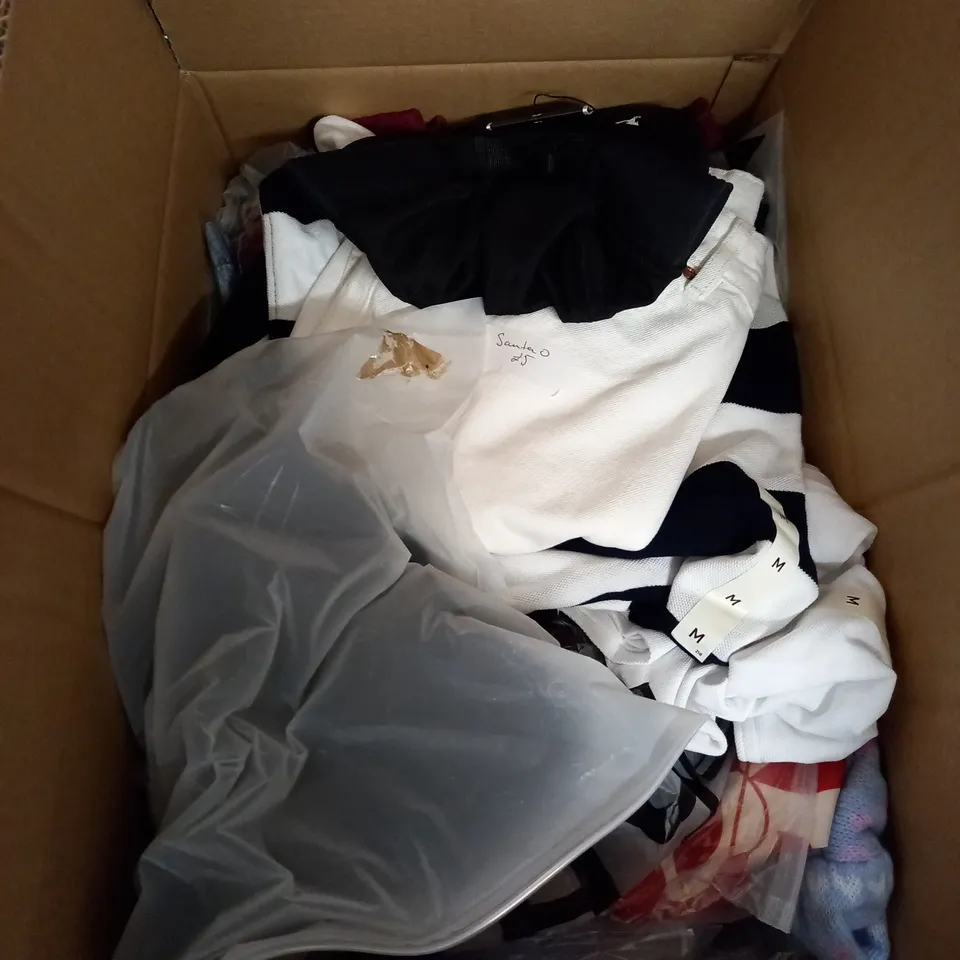 MEDIUM BOX OF ASSORTED CLOTHING ITEMS IN VARIOUS SIZES AND COLOURS