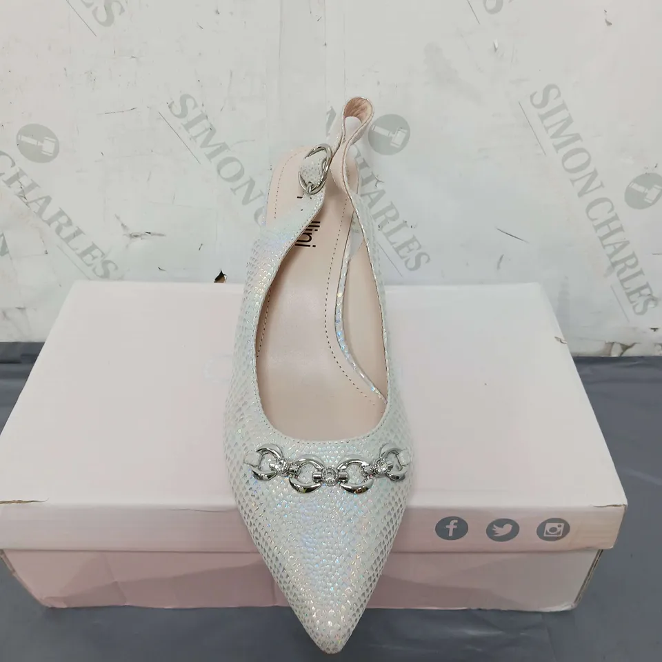 BOXED PAIR OF CAPOLLINI ELOISE PEARL SLING SHOES SIZE 41