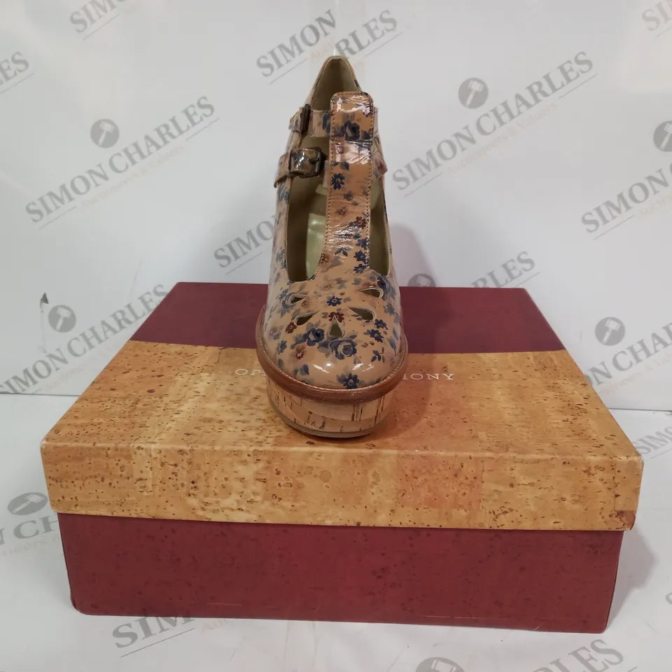 BOXED PAIR OF OPENING CEREMONY FLORAL CORK SOLE HIGH HEELS EU SIZE 39