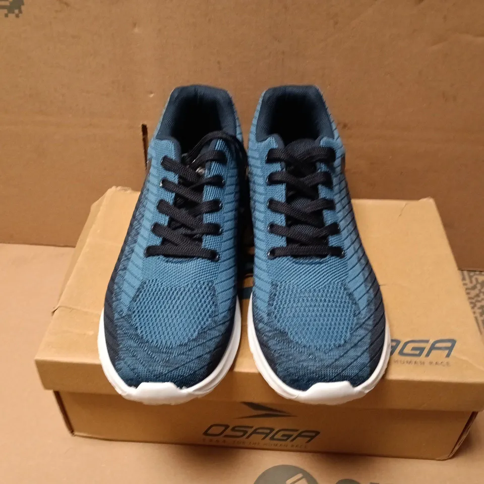BOXED PAIR OF OSAGA NEPTUNE TRAINERS IN NAVY - SIZE 9