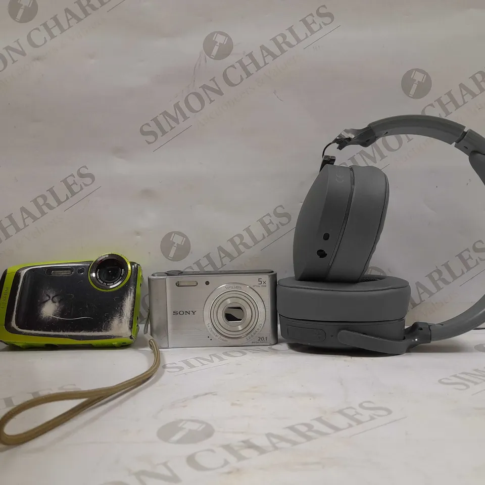 LOT OF APPROX 15 ASSORTED ITEMS TO INCLUDE - UNDERWATER CAMERA - SONY CAMERA - GREY HEADPHONES ECT 