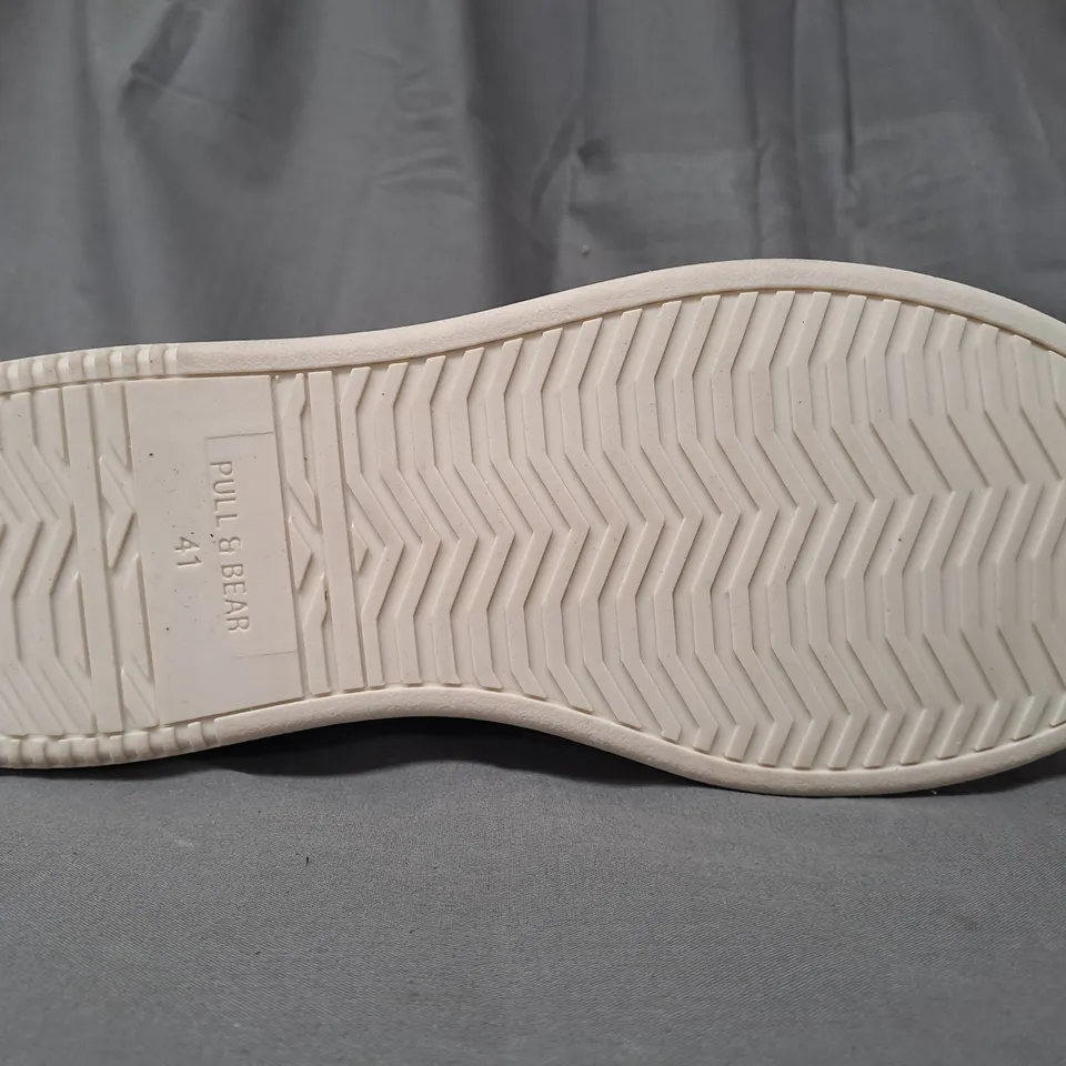 PAIR OF PULL & BEAR SHOES IN WHITE/GREEN EU SIZE 41