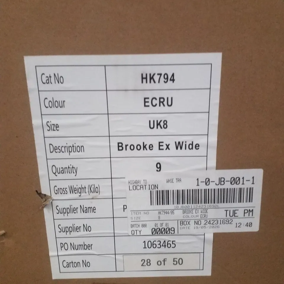 BOX CONTAINING APPROXIMATELY 9 PAIRS OF BRAND NEW SIMPLY BE ECRU BROOKE EX WIDE FLATS - SIZE 8