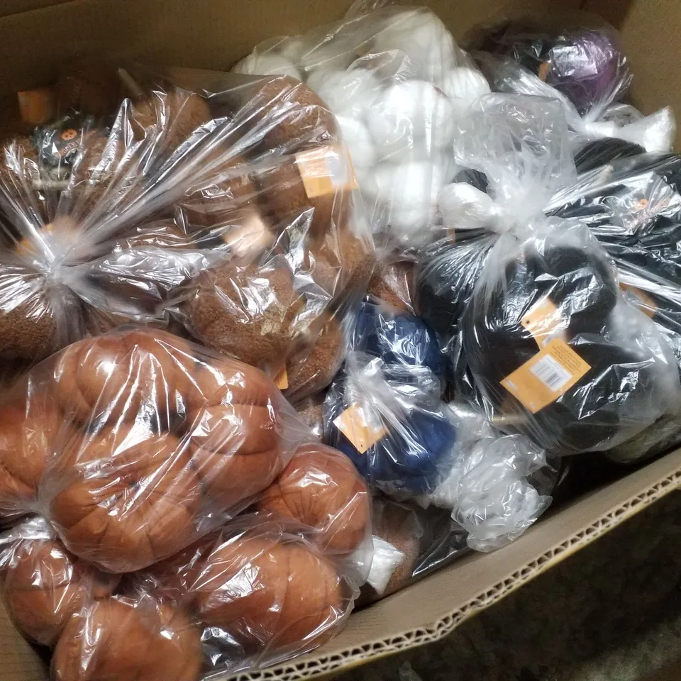 PALLET CONTAINING LARGE QUANTITY OF ASSORTED HALLOWEEN PLUSH PUMPKINS