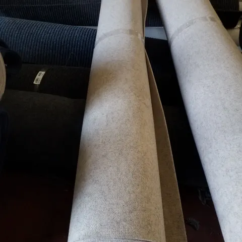 ROLL OF QUALITY CARPET IN IVORY - SIZE UNSPECIFIED