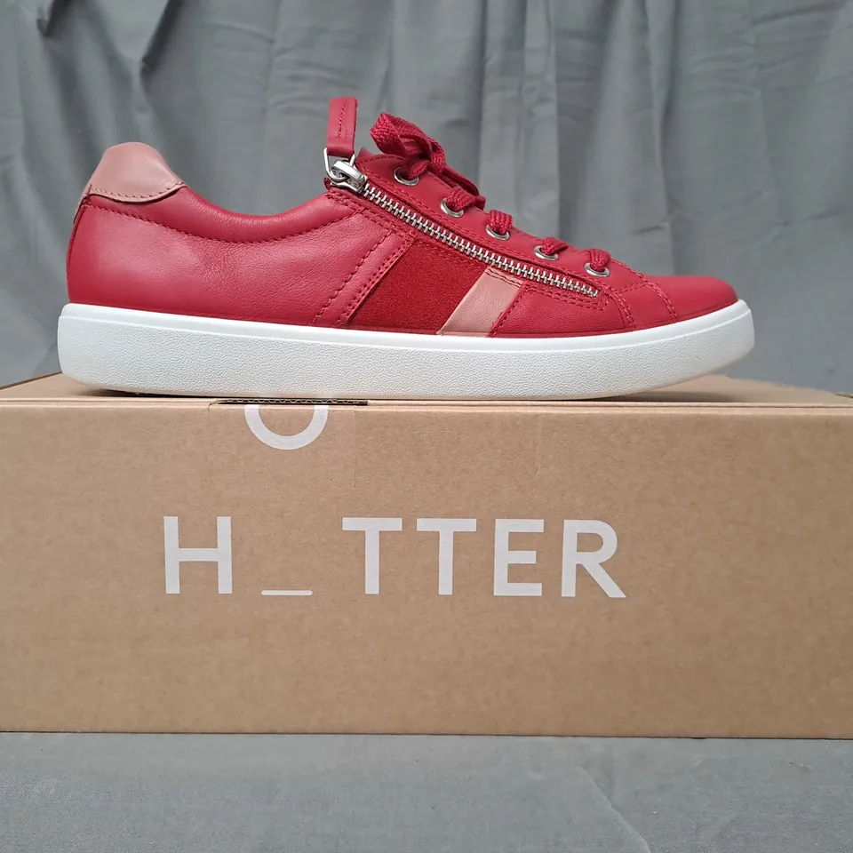 BOXED PAIR OF HOTTER SHOES IN RED/CLAY UK SIZE 6