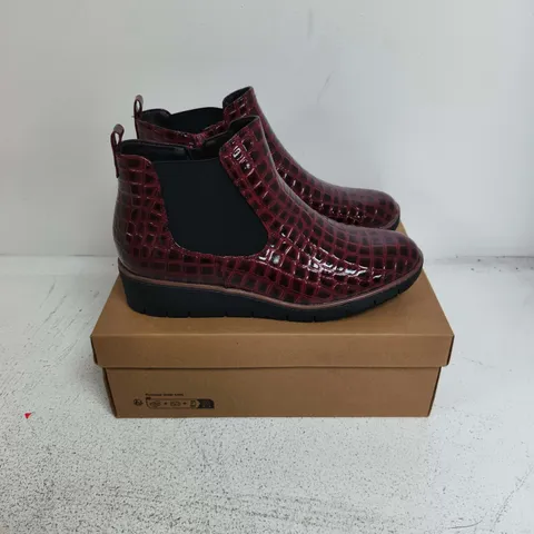 BOXED PAIR OF JO & JOE WALNUT SHOES IN BURGUNDY CROC - SIZE 7