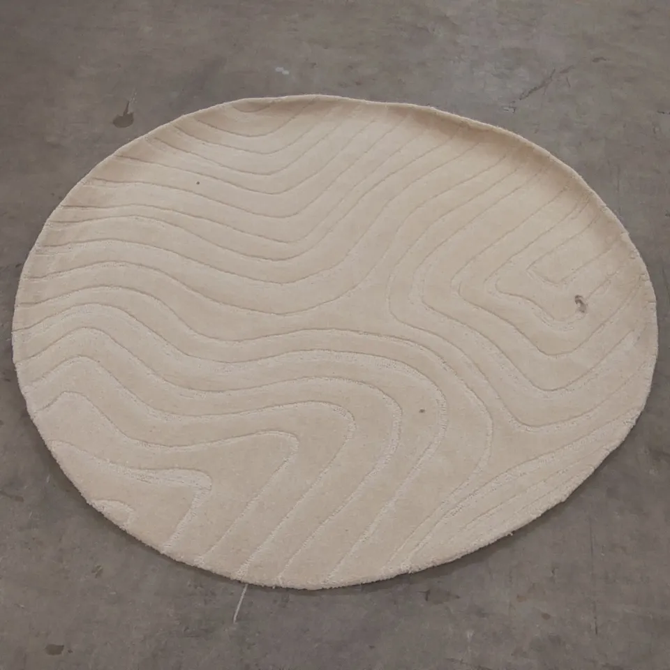 QUALITY DESIGNER AREA RUG - APPROXIMATELY 160 cm D