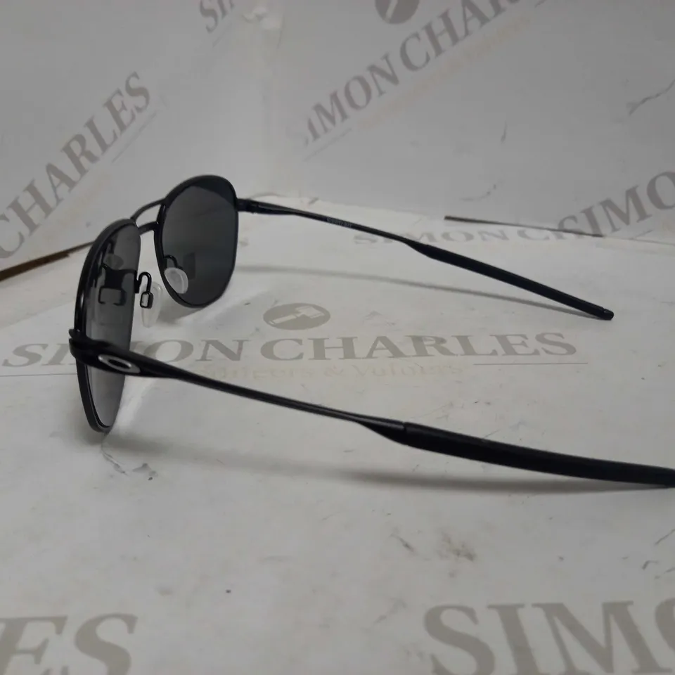 OAKLEY AVIATOR METAL FRAME SUNGLASSES RRP £198