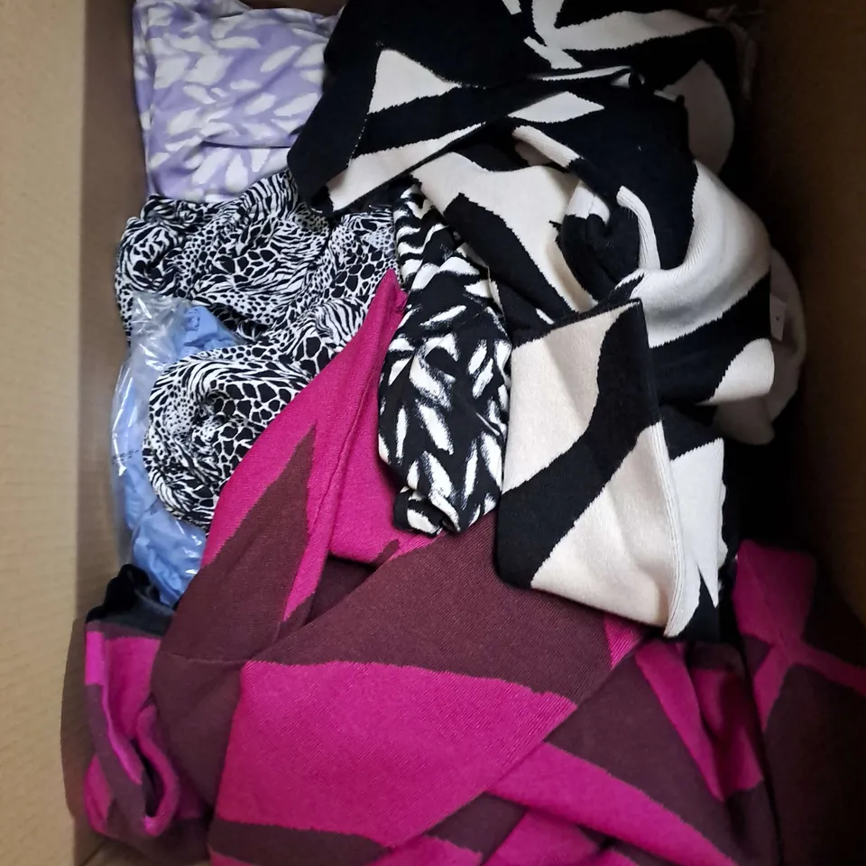 BOX OF APPROX 20 ASSORTED CLOTHING ITEMS TO INCLUDE - TROUSERS, DRESSES, JUMPERS ETC