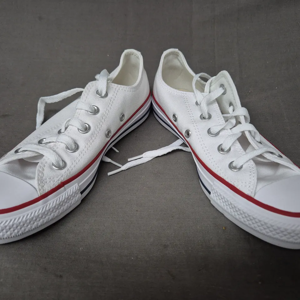 BOXED PAIR OF CONVERSE SHOES IN WHITE UK SIZE 3.5