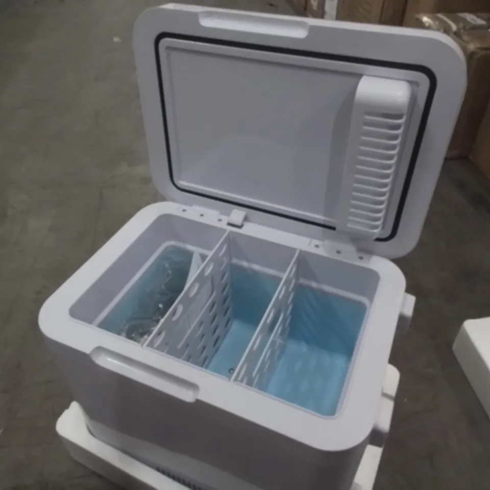 BOXED ATRAVESAR CAR REFRIGERATOR 0174WH