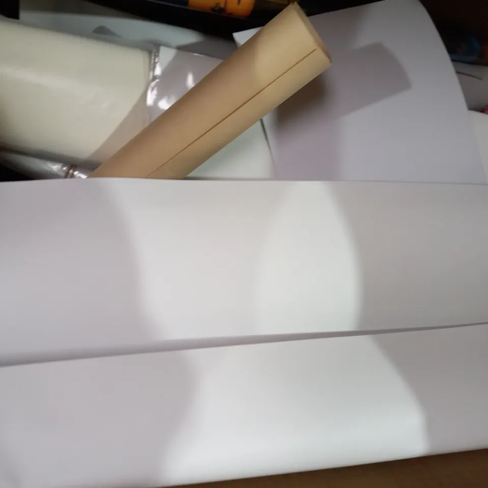 BOX OF APPROXIMATELY 15 ASSORTED ART PRINTS OF VARIOUS SUBJECTS AND STYLES