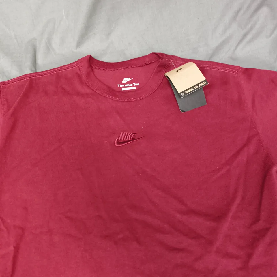 NIKE LOGO CASUAL TEE - SIZE SMALL