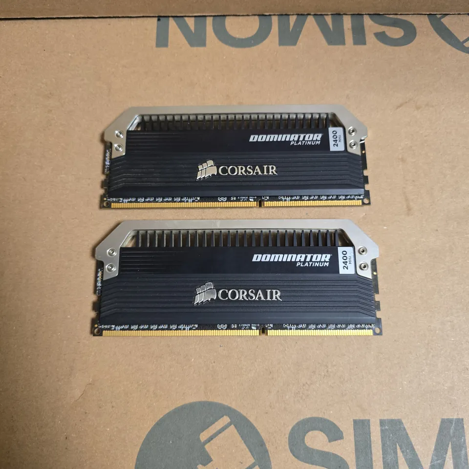 CORSAIR 2 X 8GB DDR3 2400 DESKTOP DIMM RAM PC3-19200 DOMINATOR PLATINUM