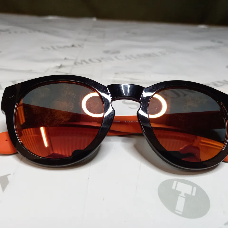 HAVAIANAS UNISEX BLACK STRIPED SUNGLASSES