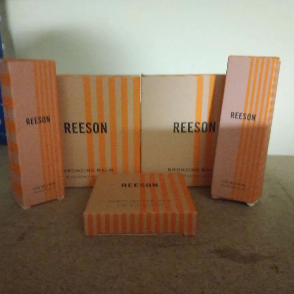 BOX OF APPROXIMATELY 12 ASSORTED COSMETIC ITEMS TO INCLUDE -REESON BROZING BALM- REESON LID ELIXIR - REESON HIGHLIGHTER DUO 