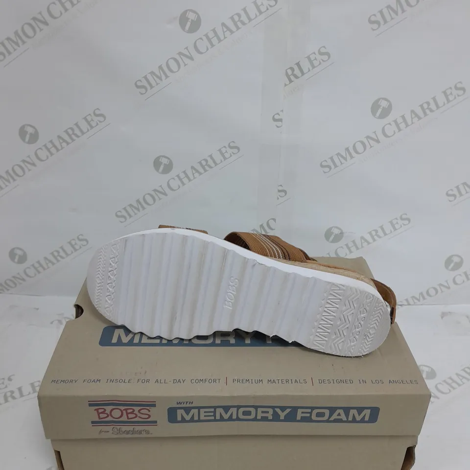 UNBOXED PAIR OF SKETCH DESSERT KISS AND BROWN SANDAL SIZE 6