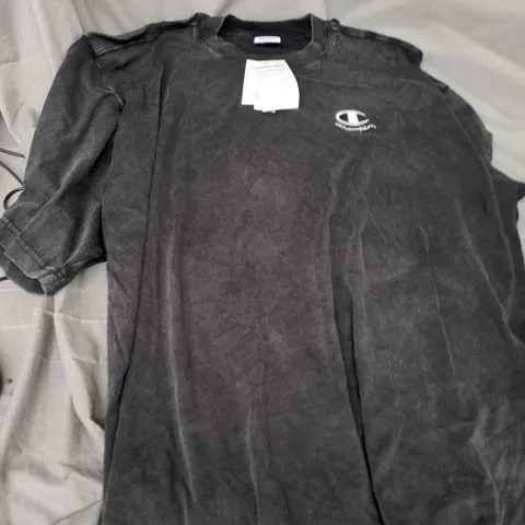 CHAMPION T‑SHIRT – CHARCOAL/BLACK WITH CHEST LOGO LARGE