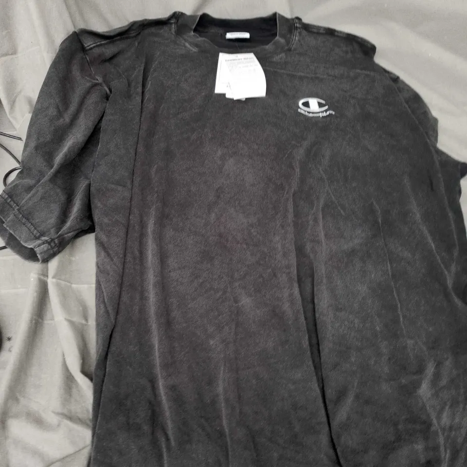 CHAMPION T‑SHIRT – CHARCOAL/BLACK WITH CHEST LOGO LARGE