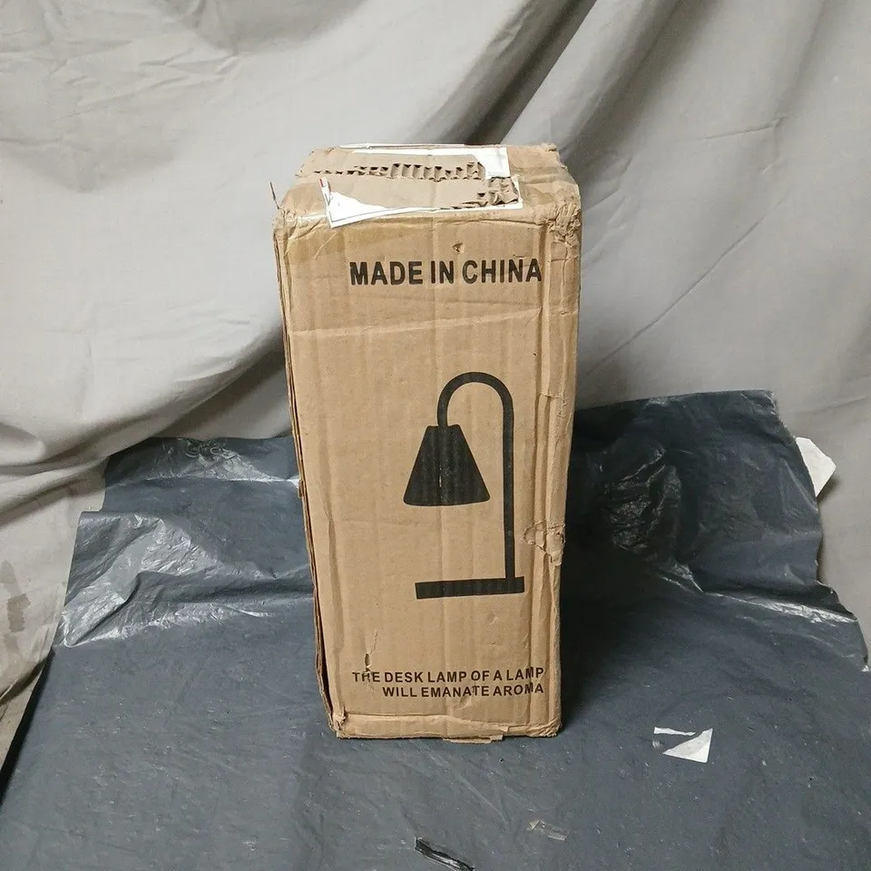 DESK LAMP WITH AMBER RIBBED GLASS SHADE AND WOODEN BASE – INCLUDES 2 GU10 BULBS BOXED