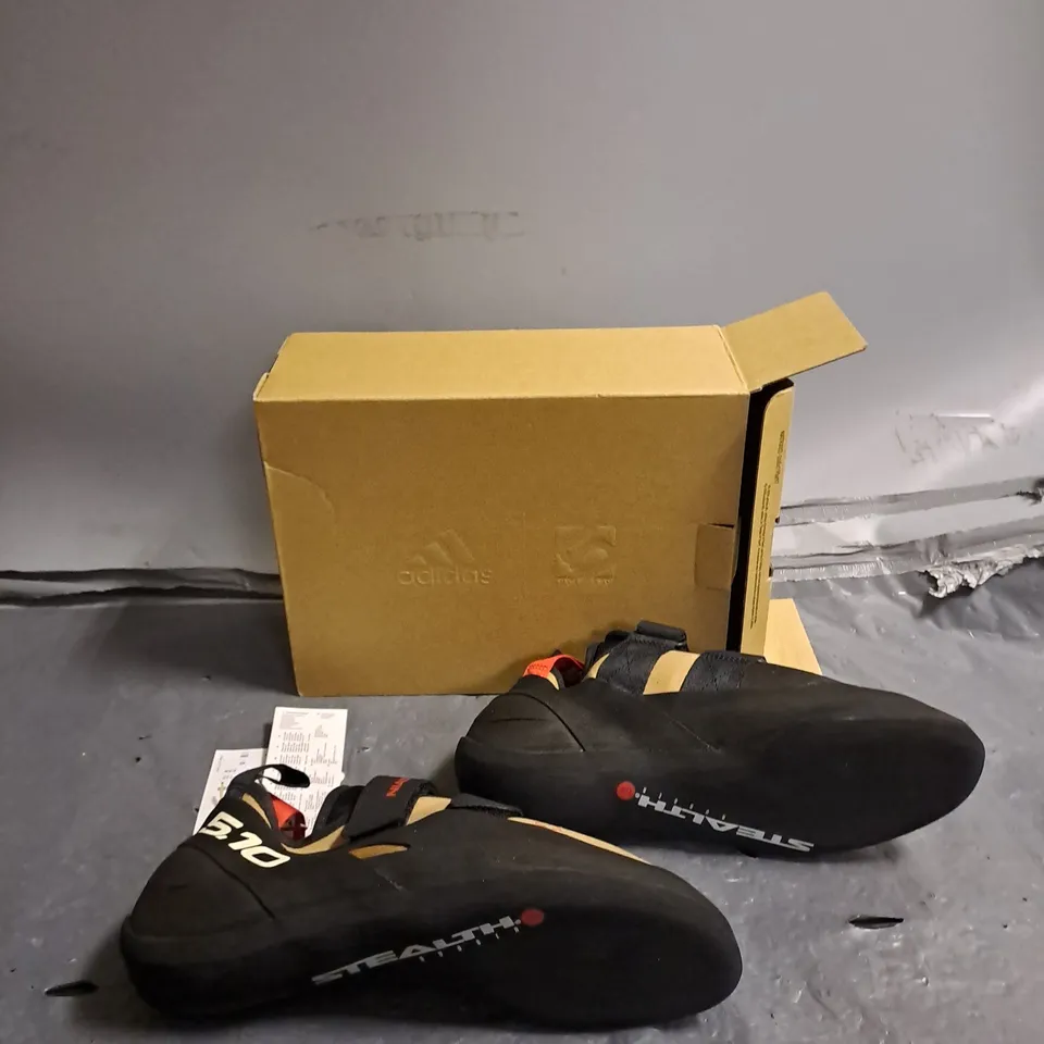 BOXED PAIR OF ADIDAS 5,10 STEALTH UK 8 