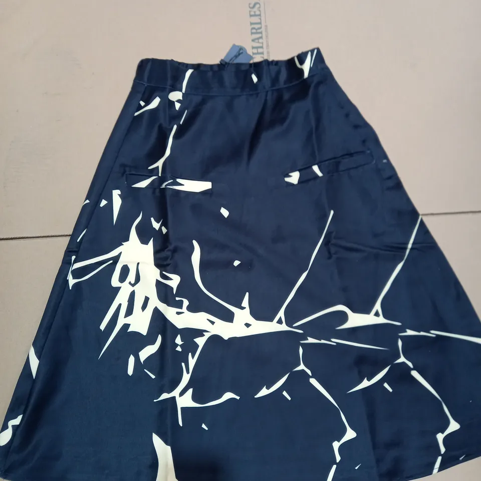 BOX OF APPROXIMATELY 10 KINTSUGI SKIRTS - SIZES 10-18
