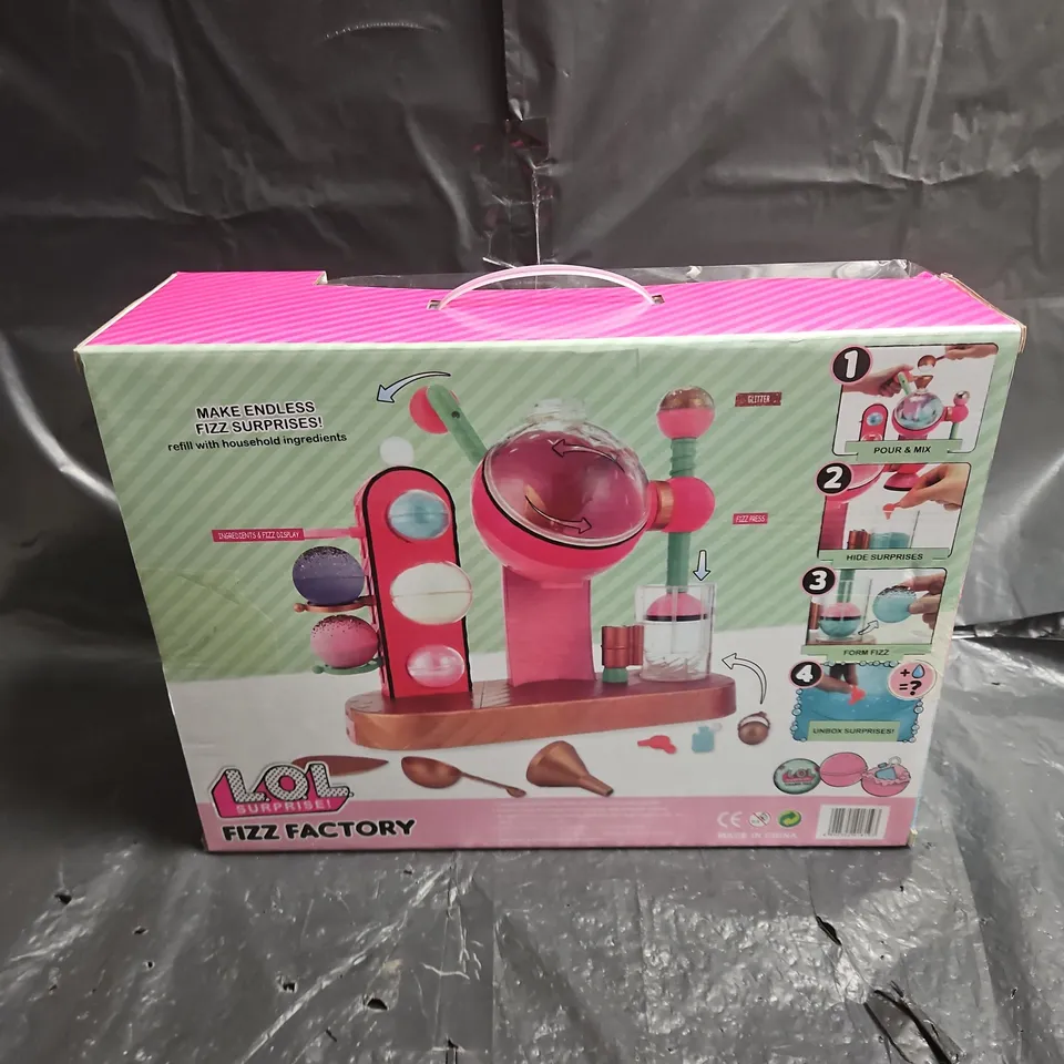 L.O.L. SURPRISE! FIZZ FACTORY – PINK BOXED TOY SET