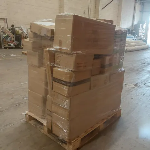 PALLET CONTAINING A VERY LARGE QUANTITY OF ASSORTED LIGHTING ITEMS