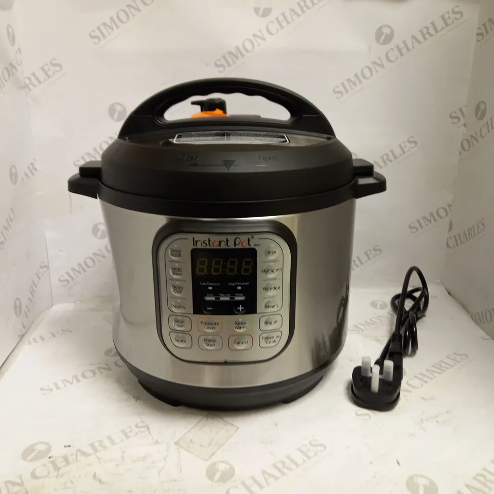 INSTANT POT DUO MULTI USE PRESSURE COOKER