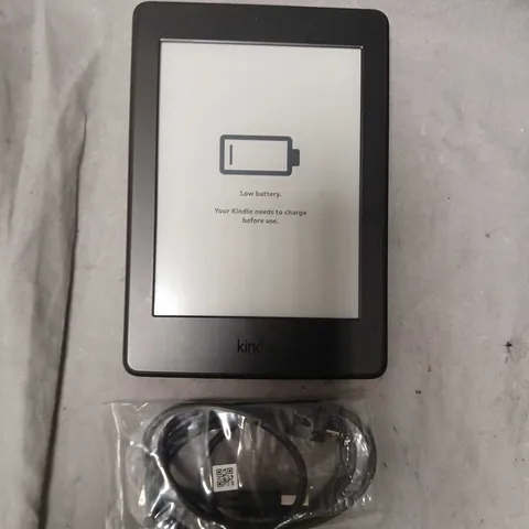 AMAZON KINDLE PAPERWHITE E-READER