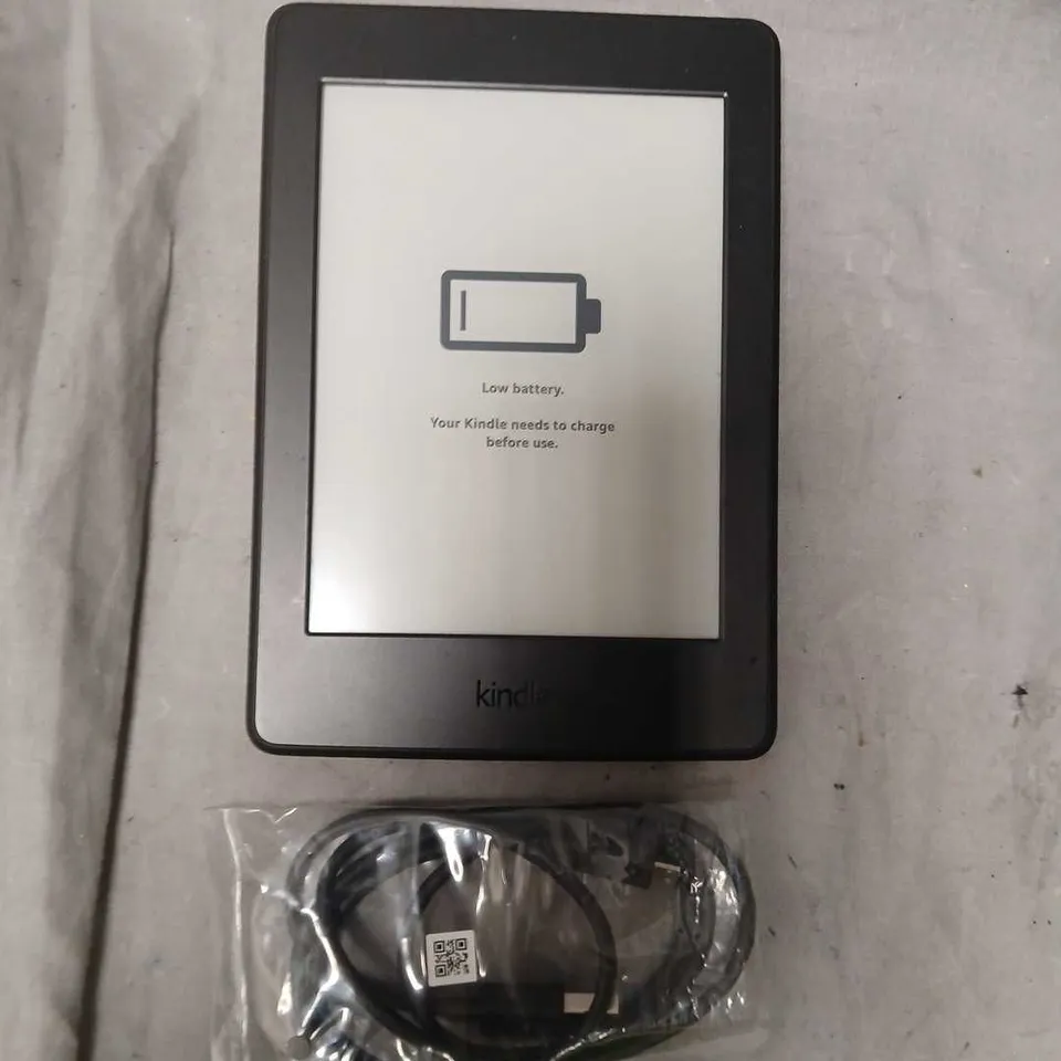 AMAZON KINDLE PAPERWHITE E-READER 