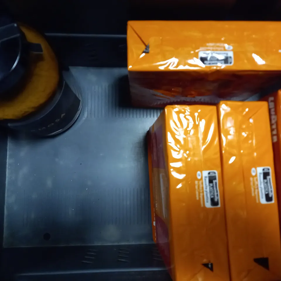 TOTE OF APPROX 7 ASSORTED FOOD ITEMS TO INCLUDE - LAVAZZA SUERTE , HERMOSE LIMITED EDITION SCULPT