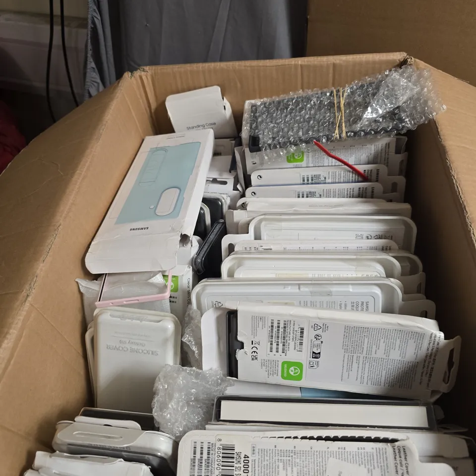 BOX OF APPROXIMATELY 50 ASSORTED PHONE CASES INCLUDING SAMSUNG GALAXY Z FOLD6 AND SAMSUNG LEATHER COVER 