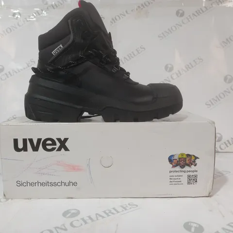 BOXED PAIR OF UVEX BOOTS IN BLACK EU SIZE 39