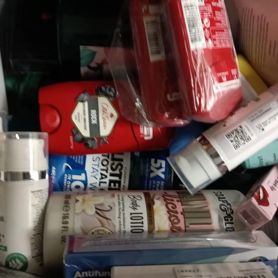 APPROXIMATELY 20 ASSORTED COSMETIC ITEMS TO INCLUDE SANCTUARY SPA, ACNE PATCH, ETC - COLLECTION ONLY