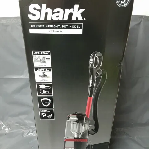 BOXED SHARK LIFT-AWAY VACUUM