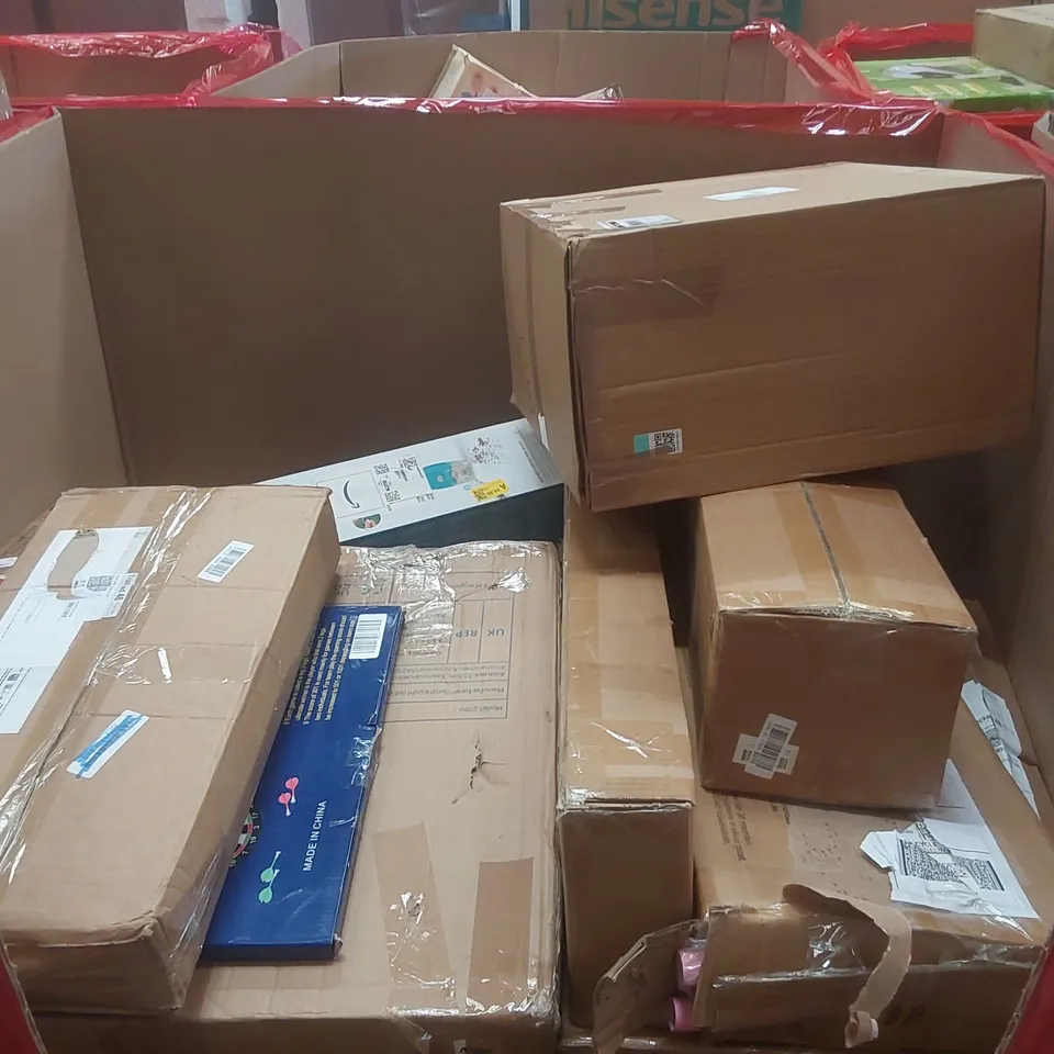 PALLET CONTAINING A VERY LARGE QUANTITY OF ASSORTED ITEMS INCLUDING: CAMPING LOUNGE CHAIR, ROLLING SHELF, DIGITAL PHOTO FRAME ECT