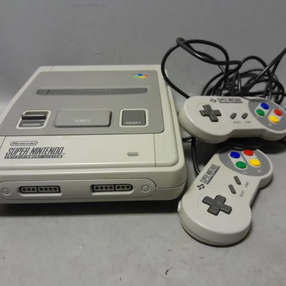 BOXED SUPER NINTENDO ENTERTAINMENT SYSTEM PAL VERSION 