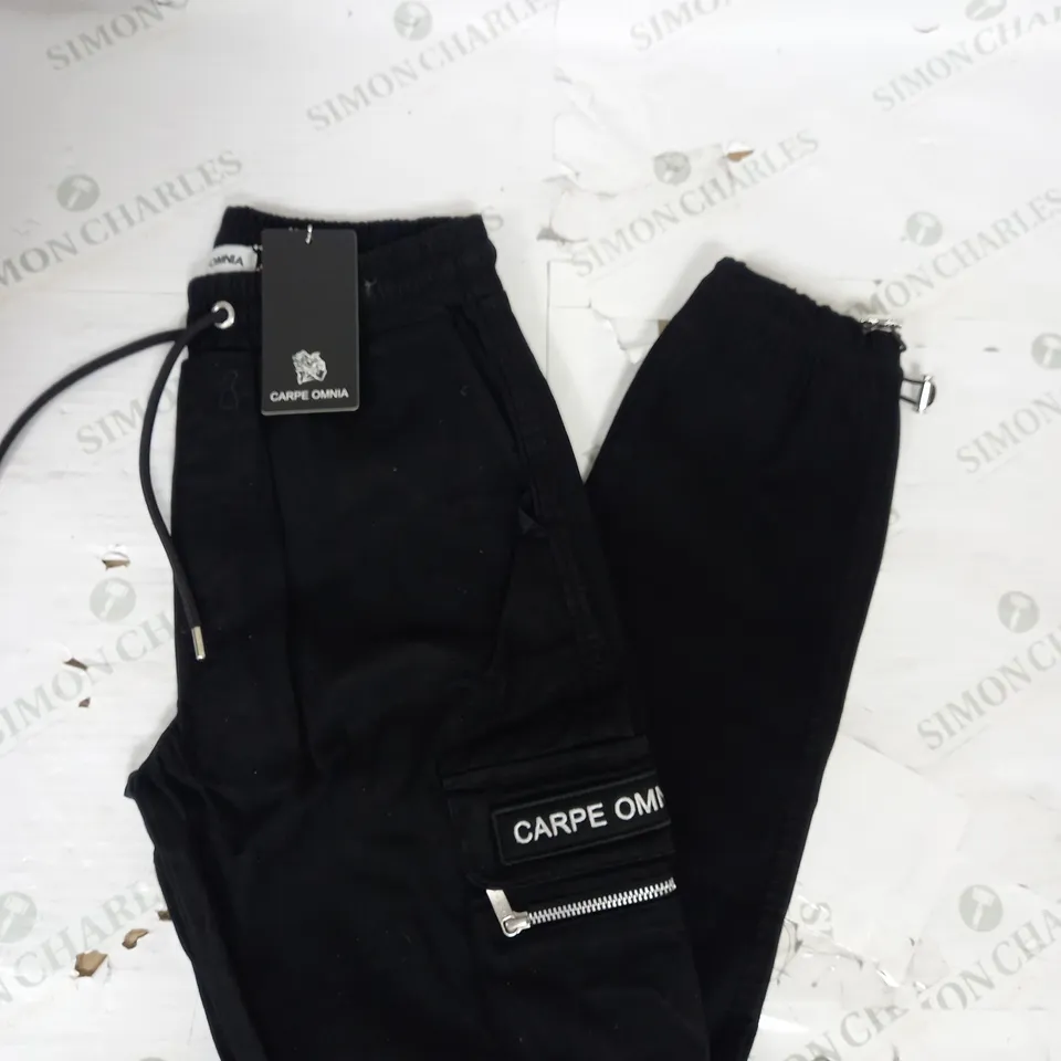 CARPE OMNIA CARGO PANTS IN BLACK SIZE S