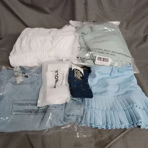 APPROXIMATELY 20 ASSORTED CLOTHING ITEMS IN VARIOUS SIZES AND STYLES TO INCLUDE - ADANOLA SOCKS, SKIRT, DRESS, ETC